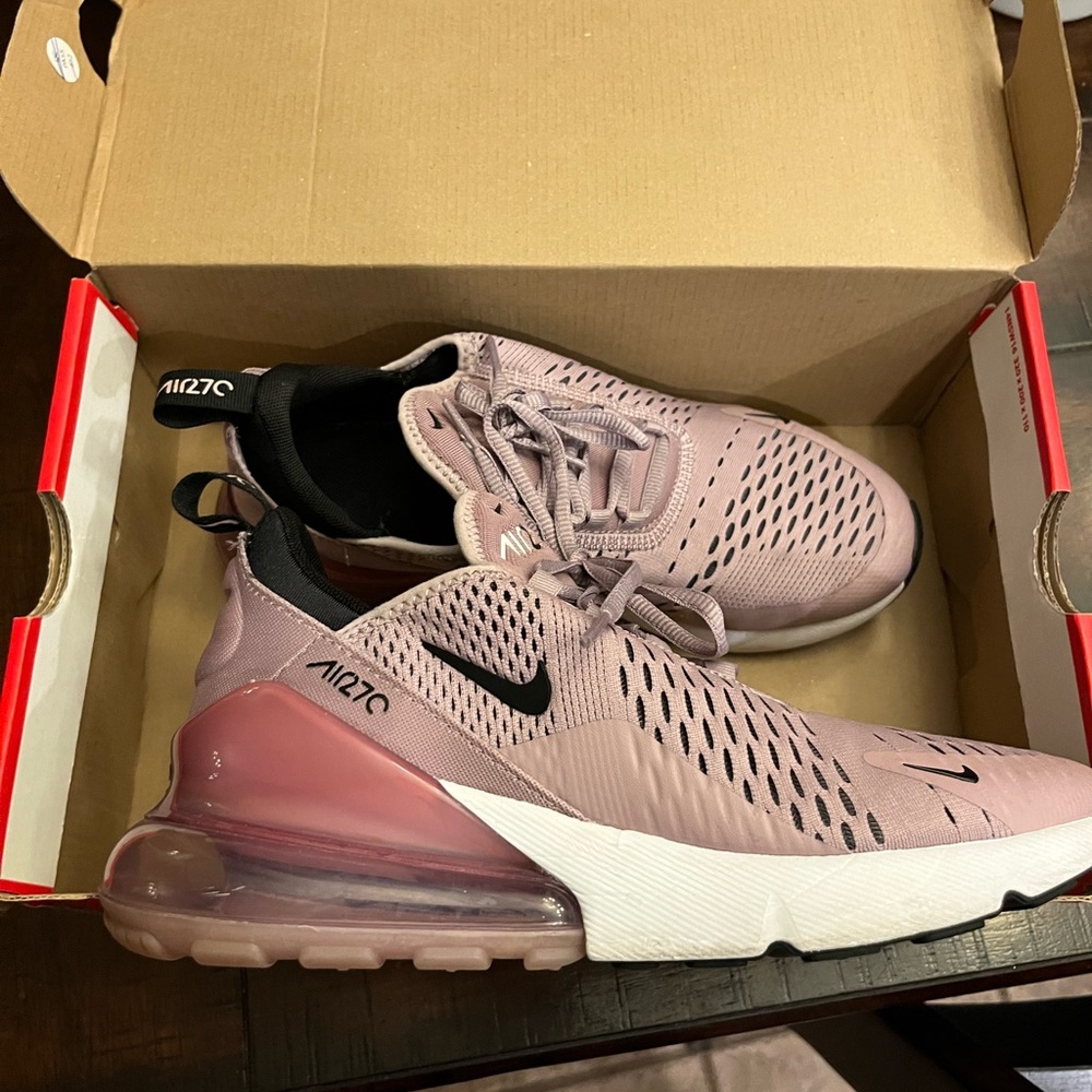 NEVER WORN Nike Air Max 270 6.5 Purple